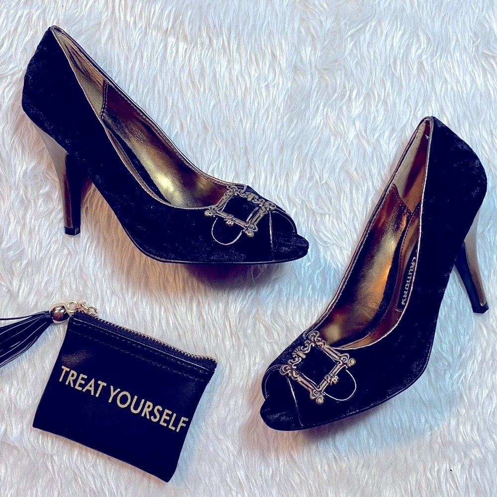 Black Velvet pumps by Chinese Laundry - Picture 1 of 6